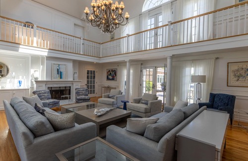 Sagaponack Casa | Nuevo listado: Elegante, brillante, 5 baños, piscina, cerca del océano y la ciudad