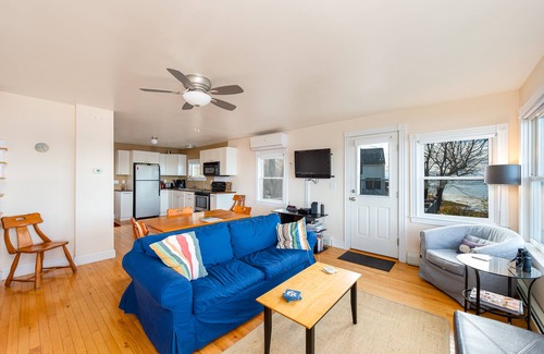 Mid-Coast and Islands Casa | Bay Vista - 3BR, 2BA waterfront home with sunset views over Middle Bay