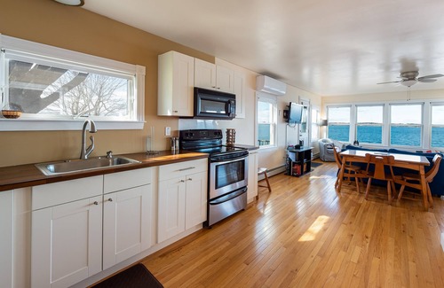 Mid-Coast and Islands Casa | Bay Vista - 3BR, 2BA waterfront home with sunset views over Middle Bay