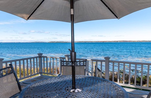 Mid-Coast and Islands Casa | Bay Vista - 3BR, 2BA waterfront home with sunset views over Middle Bay