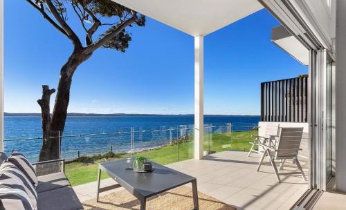 Corlette Apartamento | Baydream on the Beach - With Breathtaking Water Views