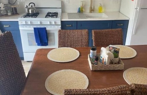 Villas Cabaña | BAYDREAMER is a cozy cottage close to the water and pet friendly