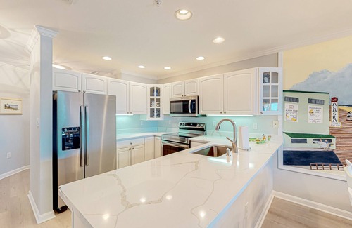 Heron Harbour Isle Condominio | Bayfront, 3rd-floor condo with great deck, sunset view, pool, piers & central AC