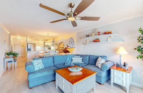 Heron Harbour Isle Condominio | Bayfront, 3rd-floor condo with great deck, sunset view, pool, piers & central AC