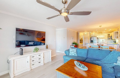 Heron Harbour Isle Condominio | Bayfront, 3rd-floor condo with great deck, sunset view, pool, piers & central AC