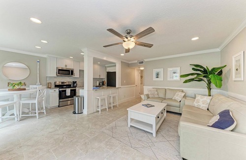 Whitney Beach Casa | Bayfront Bliss – Sleeps 6, Near Anna Maria Island