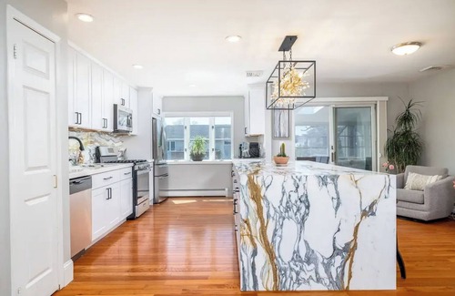 Baldwin Harbor Casa | Bayfront Brand New Reno with Hot Tub, Pool & Beach