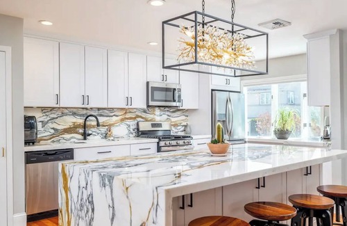Baldwin Harbor Casa | Bayfront Brand New Reno with Hot Tub, Pool & Beach