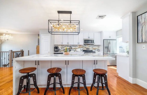 Baldwin Harbor Casa | Bayfront Brand New Reno with Hot Tub, Pool & Beach
