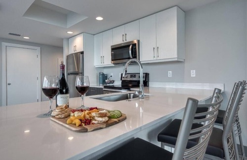 Treasure Island Hotel | Bayfront Charm in Treasure Island – 3 Stylish Suites Close to the Sand