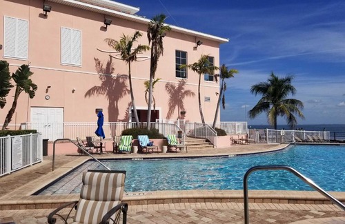 Coquina Key Apartamento | Bayfront Condo 3 Mi to Downtown St Petersburg