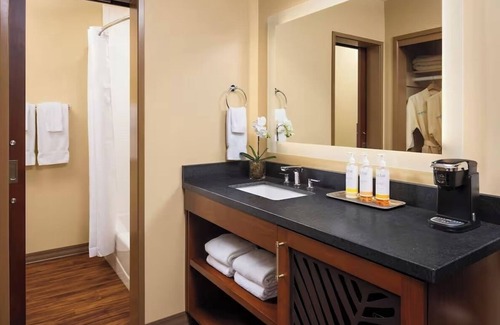 Crown Point Hotel | Bayfront Double Suite with Stunning Views | Catamaran Stay