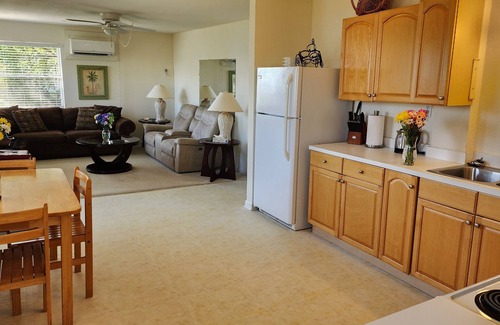 Laurel Villa | Bayfront Cottage a lo largo de Dona Bay, excelentes vistas y muelle privado