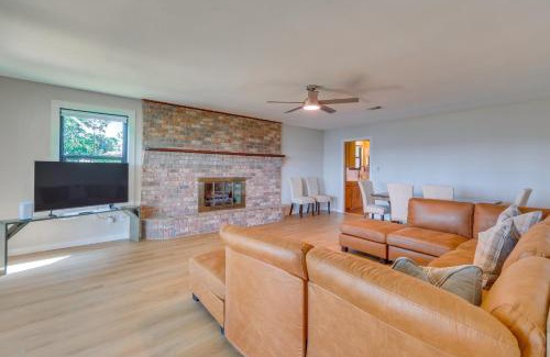 Ono Island Casa | Bayfront Gem Patio and Fire Pit in Pensacola