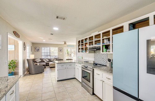 Florida Panhandle Casa | Bayfront Haven: Group Getaway in Milton!
