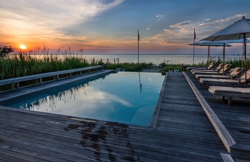 Fire Island Pines Casa | Bayfront Home con todas las campanas y silbatos