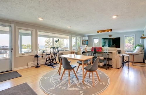 Plymouth Casa | Bayfront Home with Deck - 4 Mi to Downtown Plymouth!