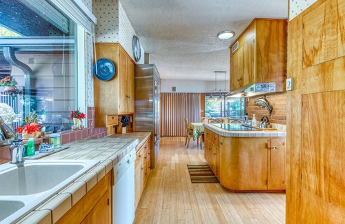 North Bend Casa | Casa frente a la bahía con sala de fitness, sala de juegos llena de diversión y mucho más.