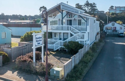 Bandon Casa | Bayfront Queen | Bandon Marina Inn