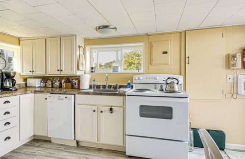 Red Creek Cabaña | Blind Sodus Bay Family Cottage w / Dock y Fire Pit!