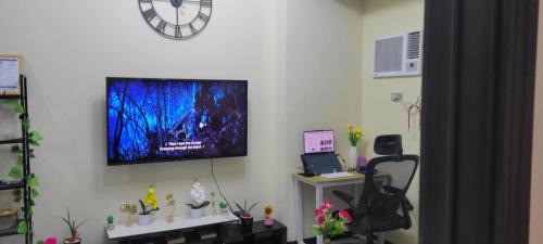 Pasay Apartamento | Bayfront Staycation at The Radiance Manila Pet-Friendly, Pool & Gym near Airport, MOA, Star City, Manila World Trade Center & Manila Bay Views