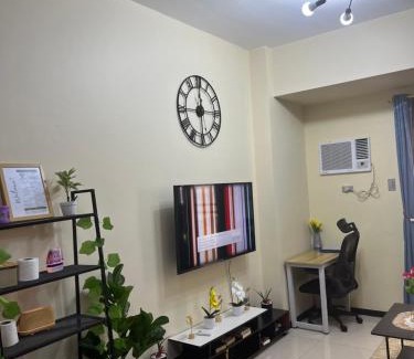Pasay Apartamento | Bayfront Staycation at The Radiance Manila Pet-Friendly, Pool & Gym near Airport, MOA, Star City, Manila World Trade Center & Manila Bay Views