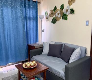 Pasay Apartamento | Bayfront Suite in Pasay, Manila Near NAIA Terminal, PICC, Star City, MOA and US Embassy - Pet-Friendly, Free Pool, Wi-Fi & Netflix