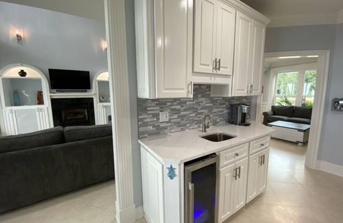 Gulf Breeze Casa | Bayfront Villa with Private Dock.