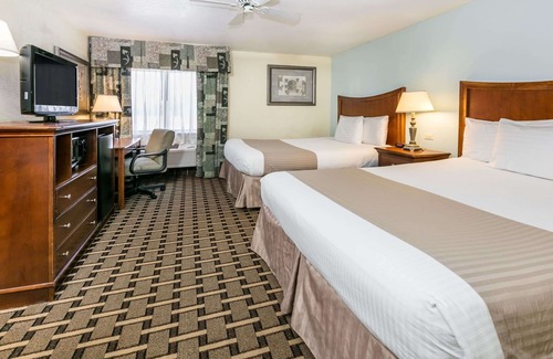 Arlington Hotel | Baymont by Wyndham Arlington At Six Flags Dr