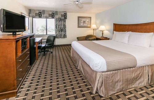 Arlington Hotel | Baymont by Wyndham Arlington At Six Flags Dr