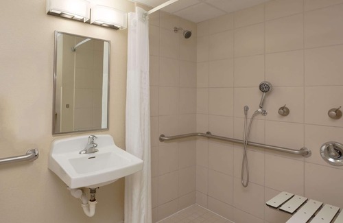 Bonita Springs Hotel | Baymont by Wyndham Bonita Springs Naples North