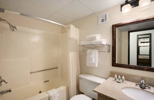 Branson Hotel | Baymont by Wyndham Branson - On the Strip