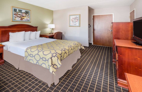 Clarksville Hotel | Baymont by Wyndham Clarksville Northeast