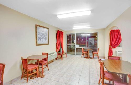 Coalinga Cabina | Baymont by Wyndham Coalinga