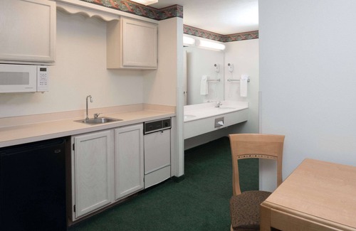 Coeur d'Alene Hotel | Baymont by Wyndham Coeur D Alene