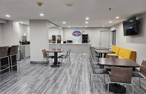 Quad Cities Hotel | Baymont by Wyndham Davenport