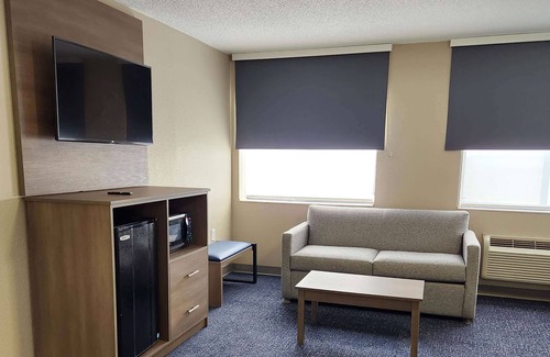 Quad Cities Hotel | Baymont by Wyndham Davenport