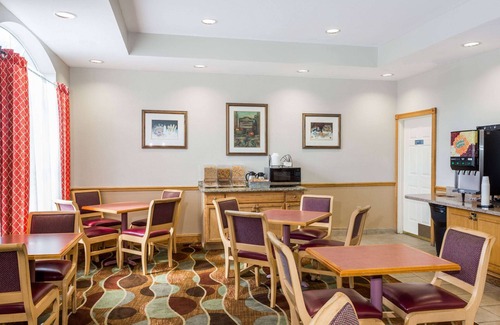 Biggar Hotel | Baymont by Wyndham Fort Myers Airport