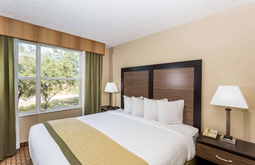 Biggar Hotel | Baymont by Wyndham Fort Myers Airport