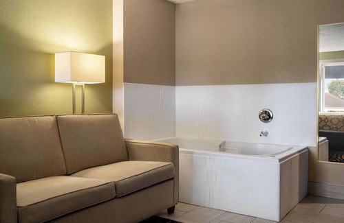 Georgetown Hotel | Baymont by Wyndham Georgetown/Lexington North