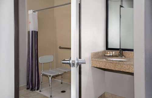 Dupont Hotel | Baymont by Wyndham Henderson-Northeast Denver
