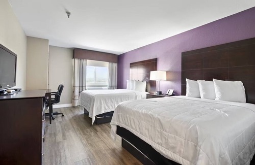 Dupont Hotel | Baymont by Wyndham Henderson-Northeast Denver
