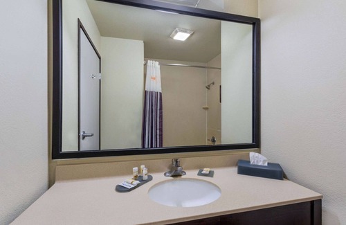 Dupont Hotel | Baymont by Wyndham Henderson-Northeast Denver