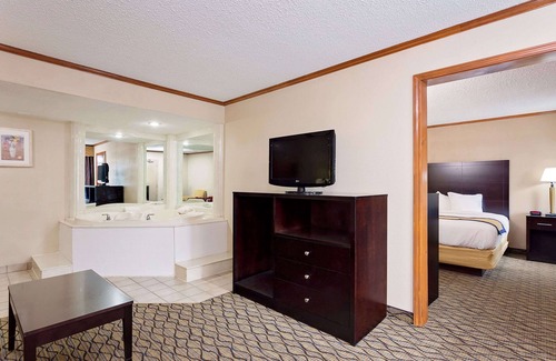 Kalamazoo Hotel | Baymont by Wyndham Kalamazoo East