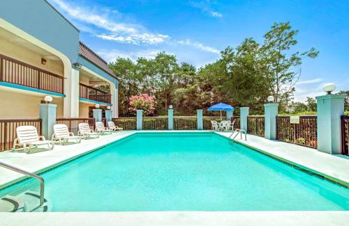 McDonough Hotel | Baymont by Wyndham McDonough