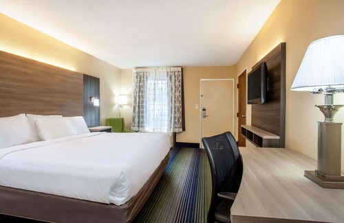 McDonough Hotel | Baymont by Wyndham McDonough