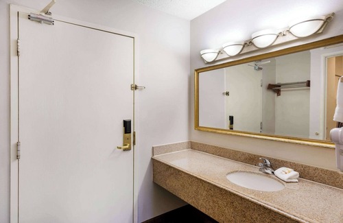 Meridian Hotel | Baymont by Wyndham Meridian