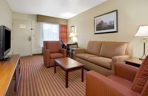 Merry Oaks Hotel | Baymont by Wyndham Nashville Airport