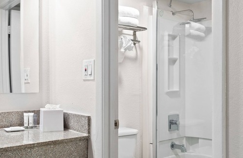 Kissimmee Hotel | Developer Inn Maingate, a Baymont by Wyndham