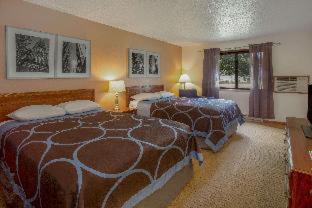 Oshkosh Hotel | Baymont by Wyndham Oshkosh Airport